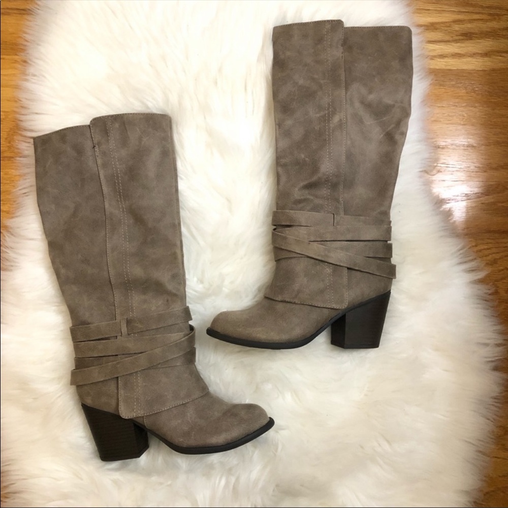 New fergalicous boots size 6